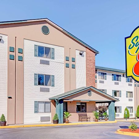 Super 8 By Wyndham Louisville Airport Exterior photo