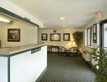 Super 8 By Wyndham Louisville Airport Interior photo